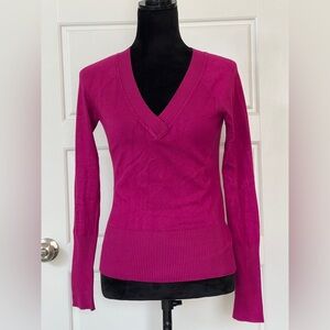 Takeout Fuchsia V-Neck Long Sleeve Lightweight Vibrant Sweater Size M